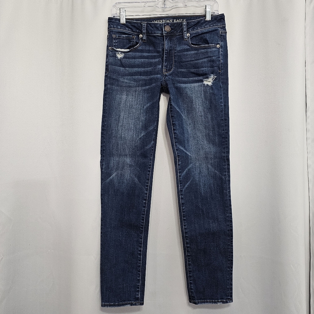 American Eagle Women's size 6 Distressed Skinny Jeans